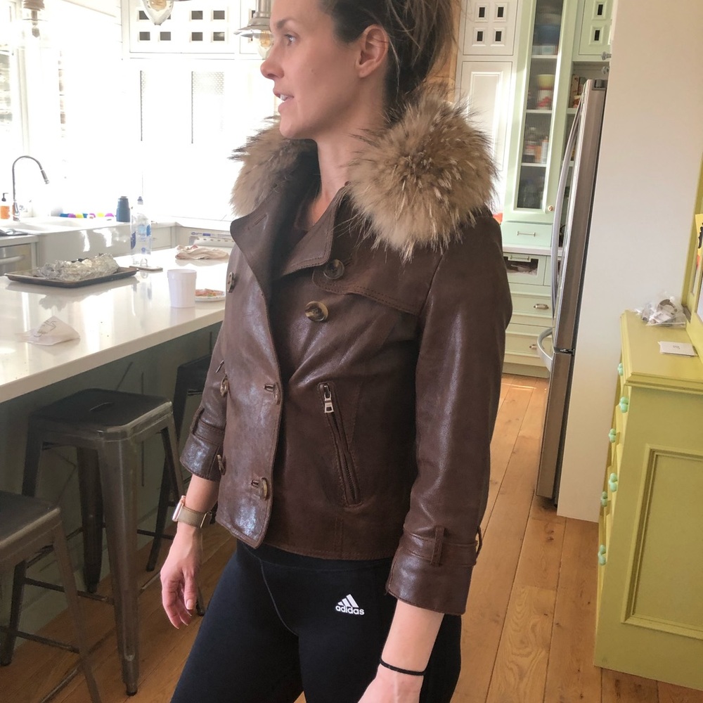 Leather jacket with coyote fur collar - Picture 3 of 8